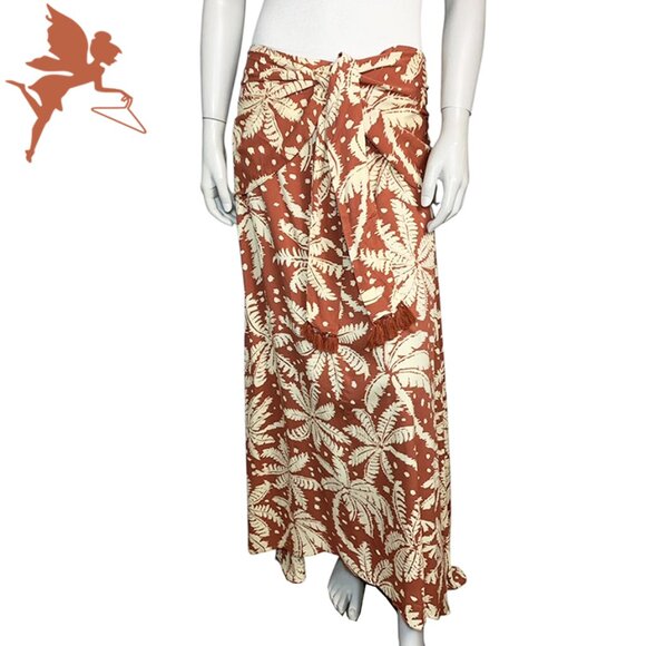 DRESS TO Cropped Crepe Skirt in Bahia Print - Picture 7 of 12